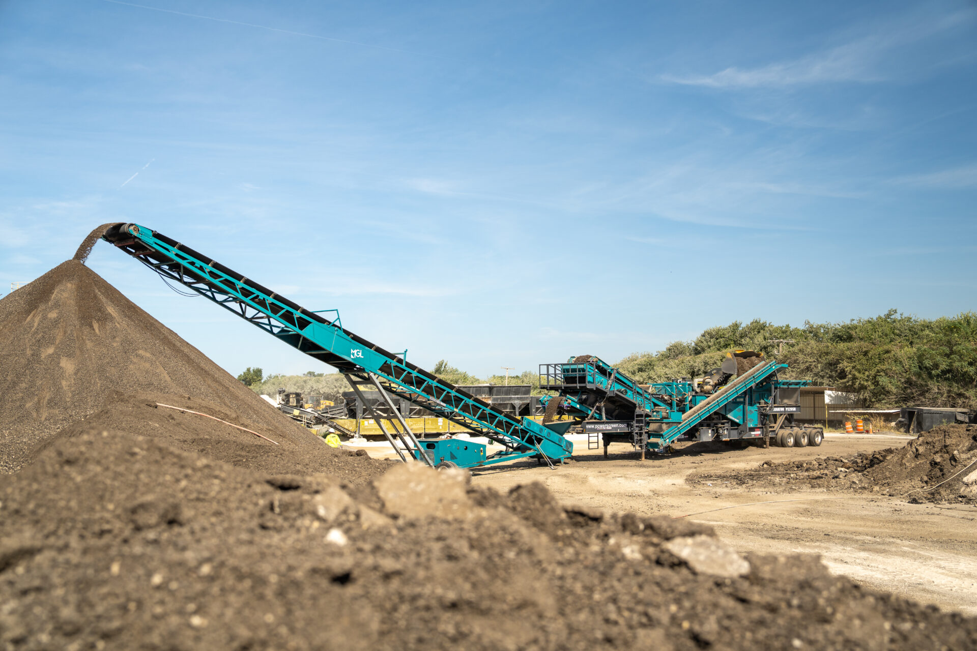 Powerscreen crushing and screening spread working at a site in Fort Worth, Texas