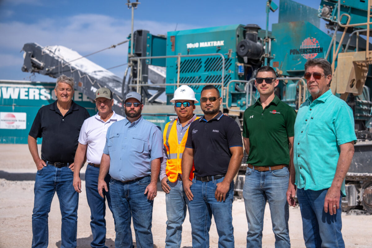 7 men standing in front of Powerscreen 1000 Maxtrak machine